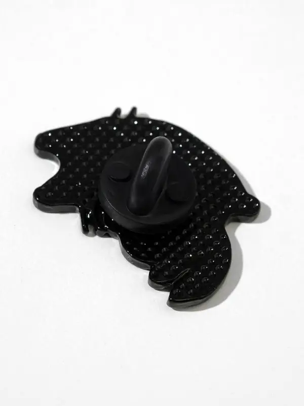 Значок &laquo;Котейка&raquo;, белый в чёрном металле