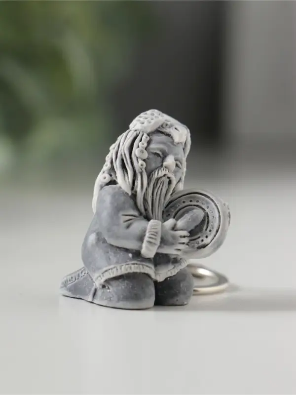 Брелок "Шаман сидит с бубном" маленький , 3,7см