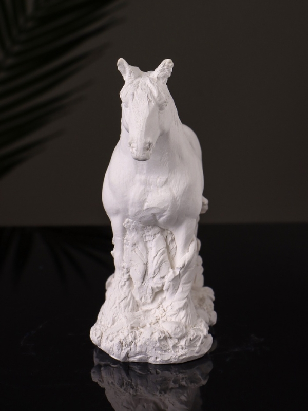 Статуэтка Статуэтка "Конь в траве стоит " 12х14х6 см, натуральный