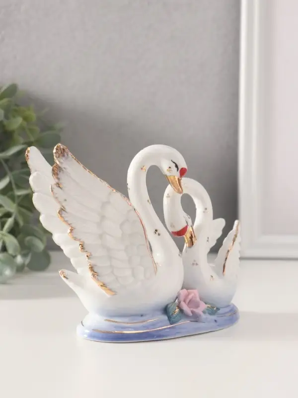 Фигурка керамика &laquo;Лебедь с лебёдушкой в пруду, в горошек&raquo;, 10 см