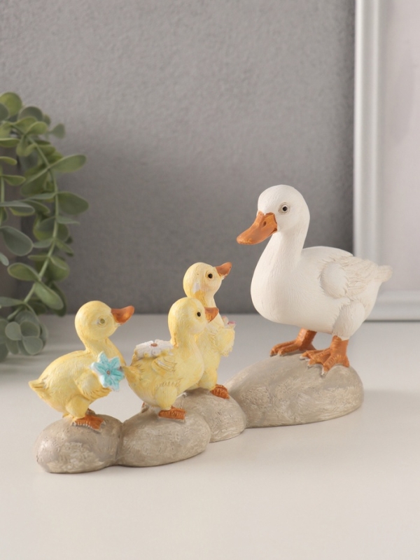 Сувенир полистоун Сувенир полистоун "Уточка с утятами на камешках" 21х6,5х11 см