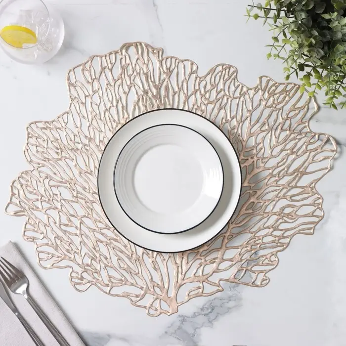 Салфетки сервировочные на стол Доляна &laquo;Кораллы&raquo;, 4 шт., 48&times;39 см, золотые