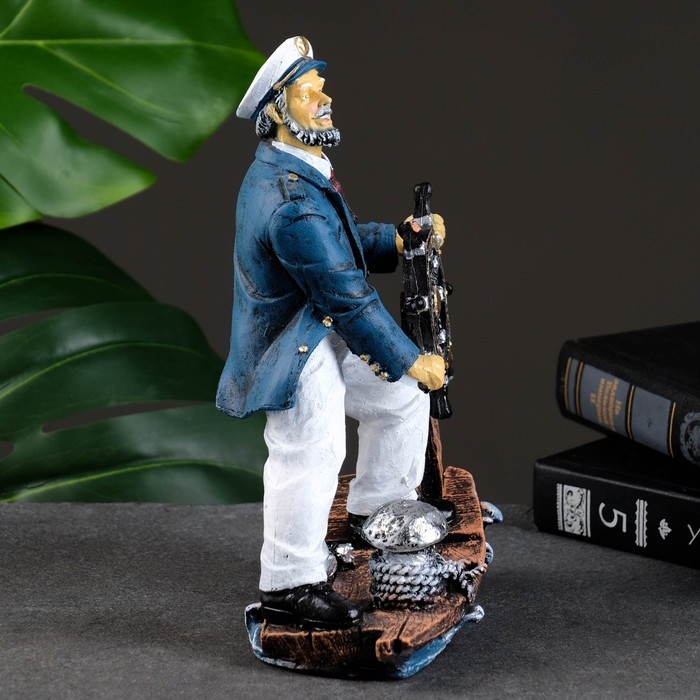 Фигура  Фигура "Капитан за штурвалом" 9х20х14см