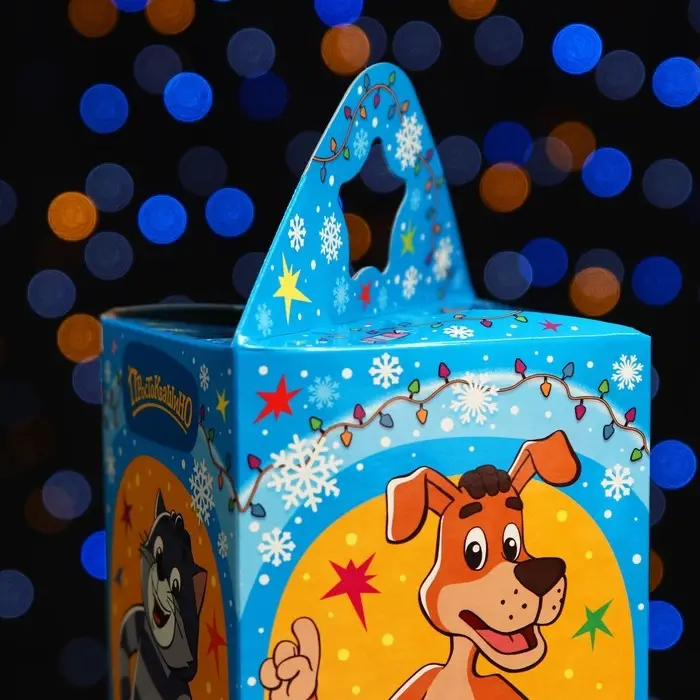 Коробка новогодняя подарочная складная «Простоквашино» 11×11×17.2 см