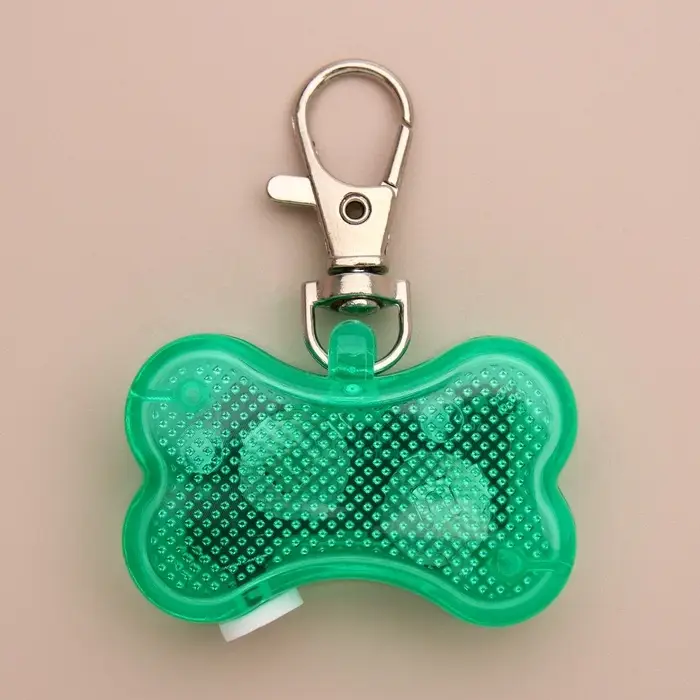 Маячок-адресник &laquo;Косточка&raquo;, с наклейкой под записку, 3 режима свечения, пластик, металл, зелёный