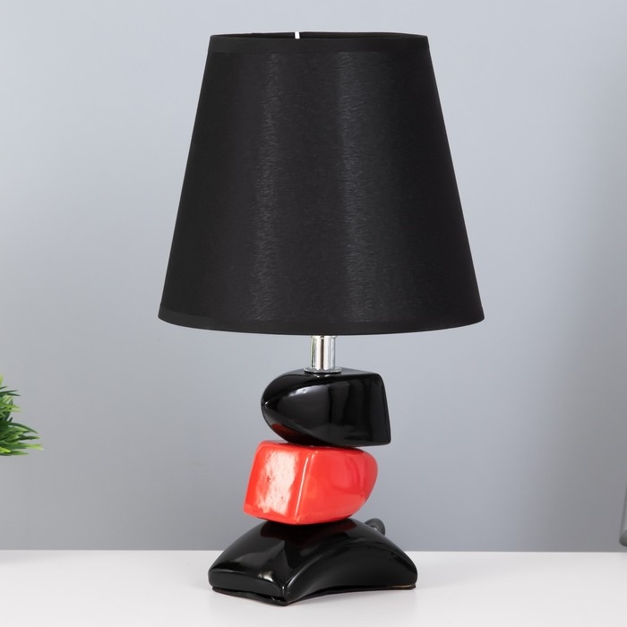 Настольная лампа Настольная лампа "Дасия" E14 40Вт черно-красный 18х18х29 см RISALUX