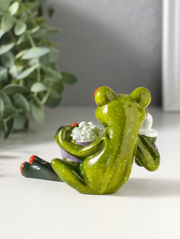 Фигурка полистоун лак &laquo;Лягушонок с попкорном и лимонадом&raquo;, 8.5&times;11&times;8 см