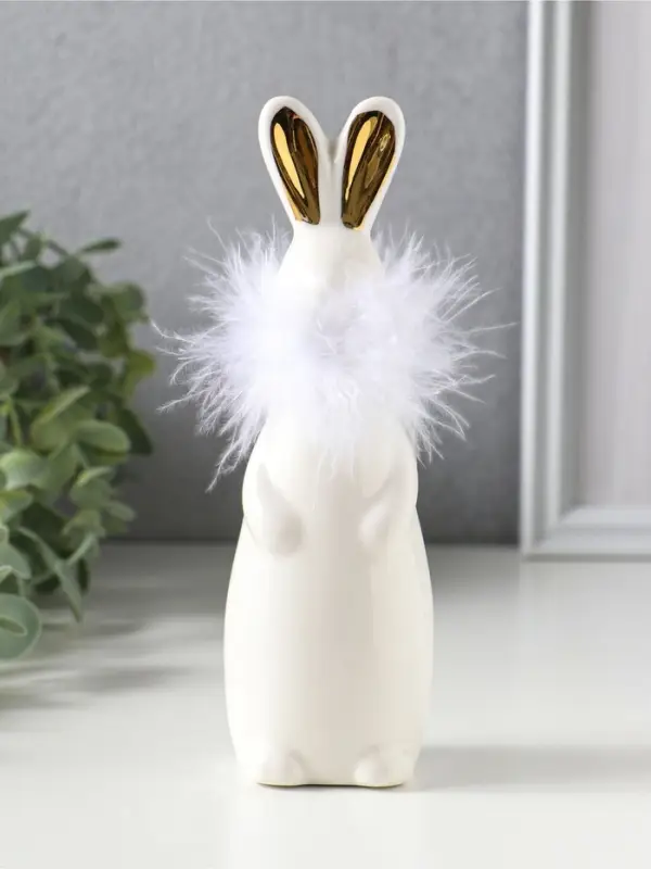 Сувенир керамика "Белый зайка с ожерельем из пуха" 5х4,5х17 см