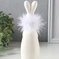 Сувенир керамика "Белый зайка с ожерельем из пуха" 5х4,5х17 см