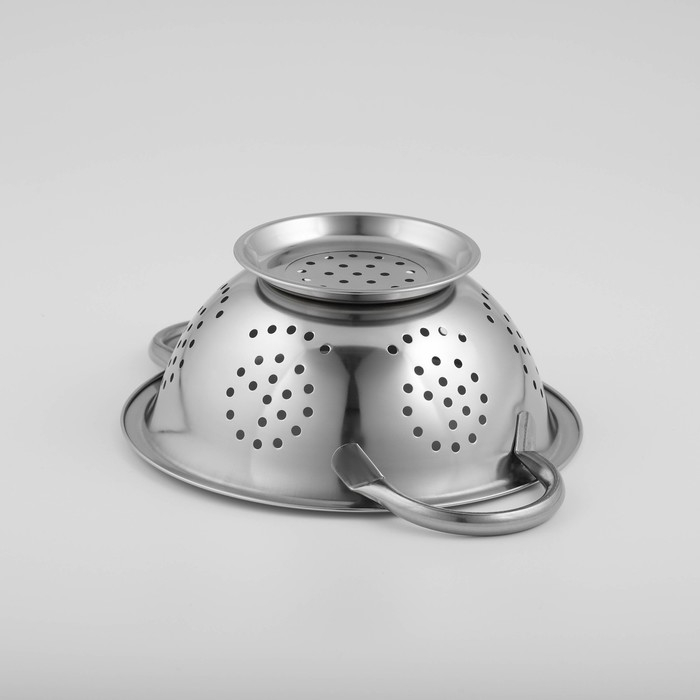 Дуршлаг из нержавеющей стали Доляна «Индия», 1,1 л, d=20 см, на ножке, две ручки Дуршлаг из нержавеющей стали Доляна «Индия», 1,1 л, d=20 см, на ножке, две ручки