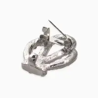 Зажим для кардигана "Ажур", корона, цвет белый в серебре Зажим для кардигана "Ажур", корона, цвет белый в серебре