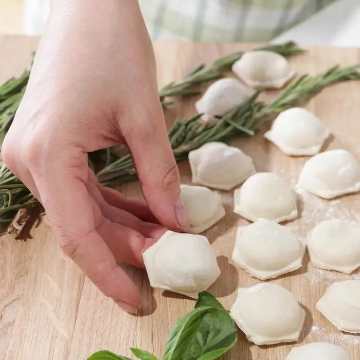 Пельменница IDEA, 35 ячеек, d=2.5 см, 25.5&times;28&times;2.9 см, пластик, белый