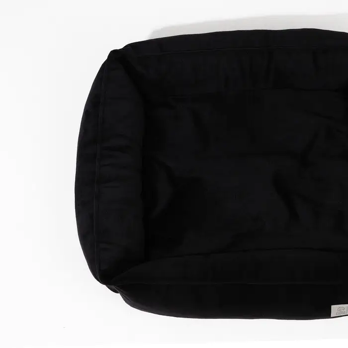 Лежанка для кошек и собак велюровая Pet Lab, 45 х 40 х 15 см, черная Лежанка для кошек и собак велюровая Pet Lab, 45 х 40 х 15 см, черная