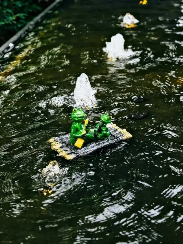 Садовая фигура 17 х 11 х 9,5 см Садовая фигура 17 х 11 х 9,5 см "Лягушки на плоту" Водоплавающая