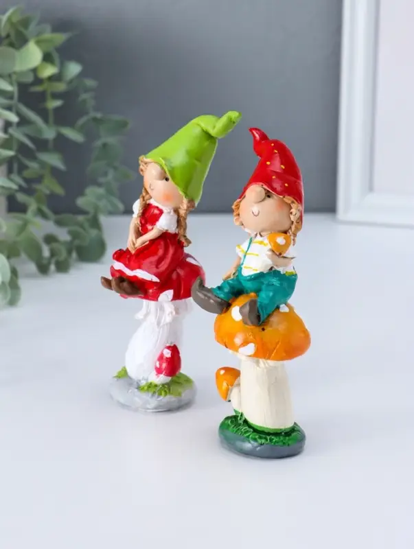 Сувенир полистоун "Малыши в длинных колпаках на мухоморах" набор 2 шт 4х5,5х14,2 см