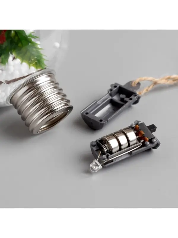 Ёлочный шар &laquo;Ветка ели&raquo;, 1 LED, от батареек, свечение тёплое белое
