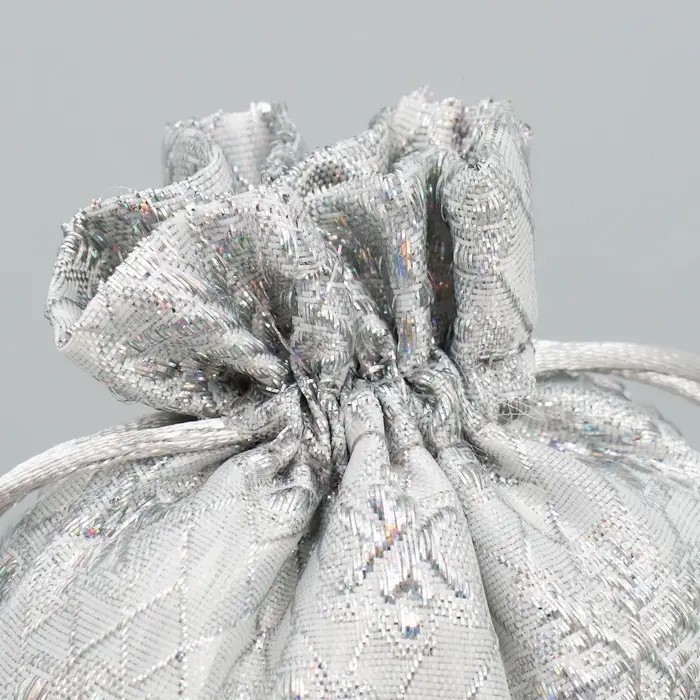 Мешочек подарочный парча «Серебро», 10 х 12 см +/- 1.5 см Мешочек подарочный парча «Серебро», 10 х 12 см +/- 1.5 см