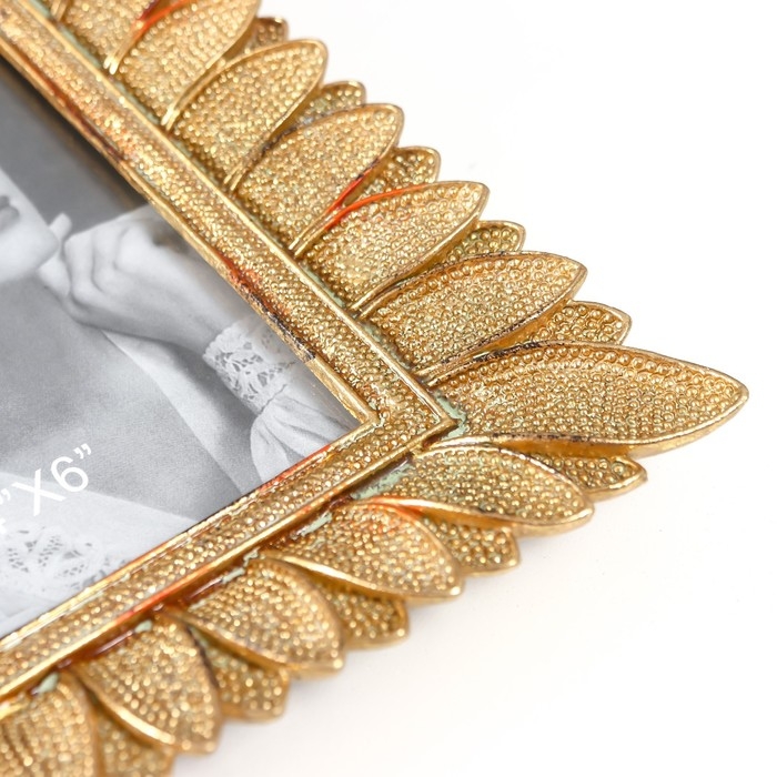 Фоторамка полистоун 10х15 см Фоторамка полистоун 10х15 см "Лепестки" золото 17,5х22 см