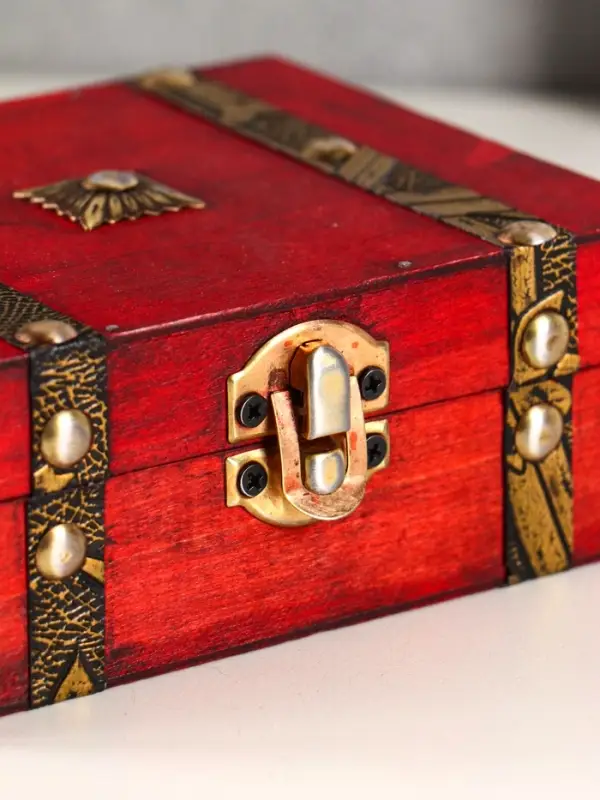 Шкатулка для украшений &laquo;Сундучок. Герцог&raquo;, дерево, состаренная, с заклёпками 5.5&times;13&times;10.2 см