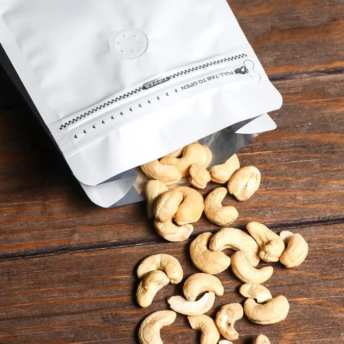 Пакет восьмишовный с клапаном, плоское дно, белый,15×32.5×9.5 см