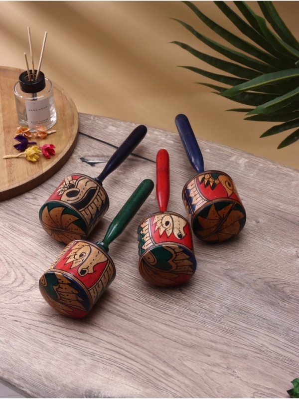 Сувенирный музыкальный инструмент Сувенирный музыкальный инструмент "Маракас" махагон, 8х8х25 см МИКС