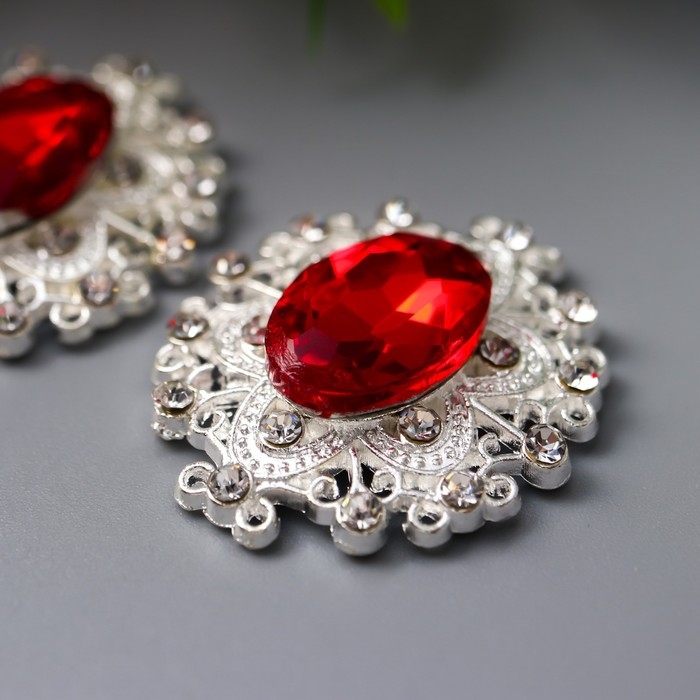 Декор для творчества металл Декор для творчества металл "Медальон узорный" рубин кристалл 2,6х2,4 см