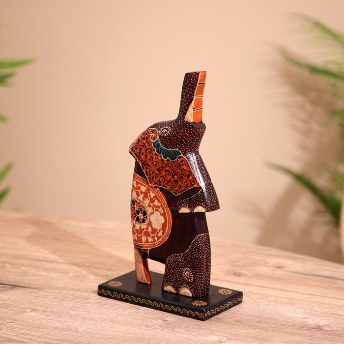 Сувенир Сувенир "Слон" на подставке, батик, дерево 25 см