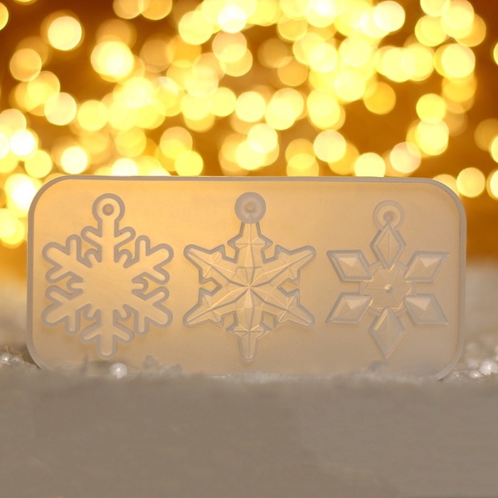 Форма силиконовая универсальная, подвеска «Снежинки» 3 в 1, размер от 5,2 до 5,6 см Форма силиконовая универсальная, подвеска «Снежинки» 3 в 1, размер от 5,2 до 5,6 см
