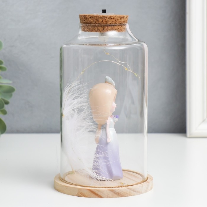 Сувенир полистоун световой  Сувенир полистоун световой "Девочка в капюшоне с цветком и пером" 10х10х17,5 см