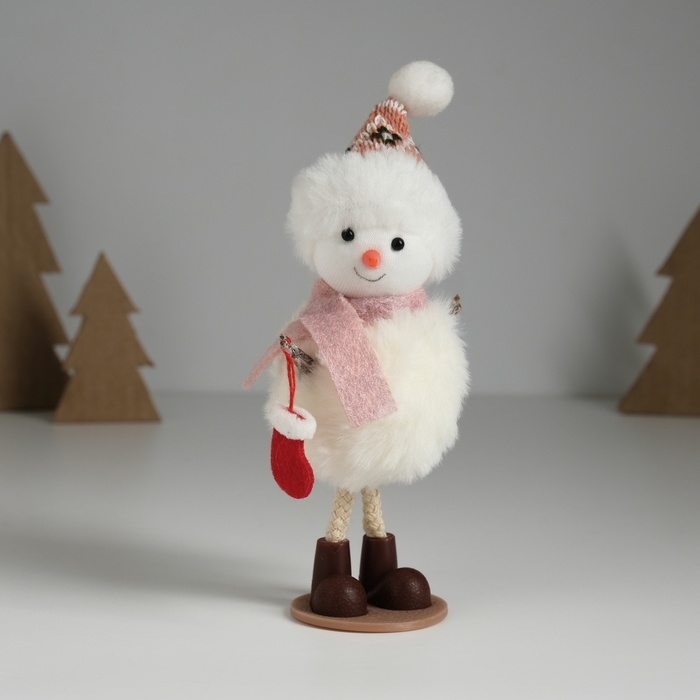 Сувенир текстиль  Сувенир текстиль "Снеговик в розовом шарфике, с носочком" 11х7х17,3 см