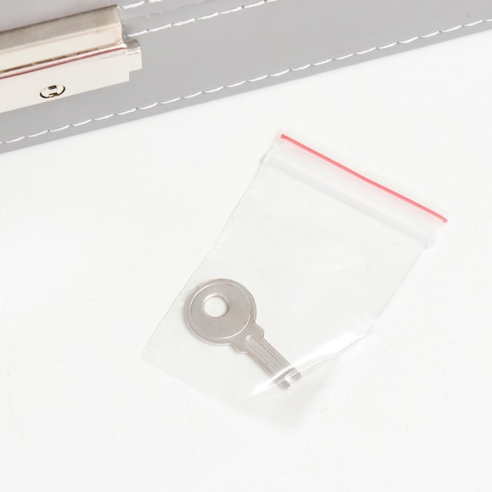 Шкатулка кожзам под часы 6 отделений  Шкатулка кожзам под часы 6 отделений "Серая с белой строчкой" 8х30х11 см