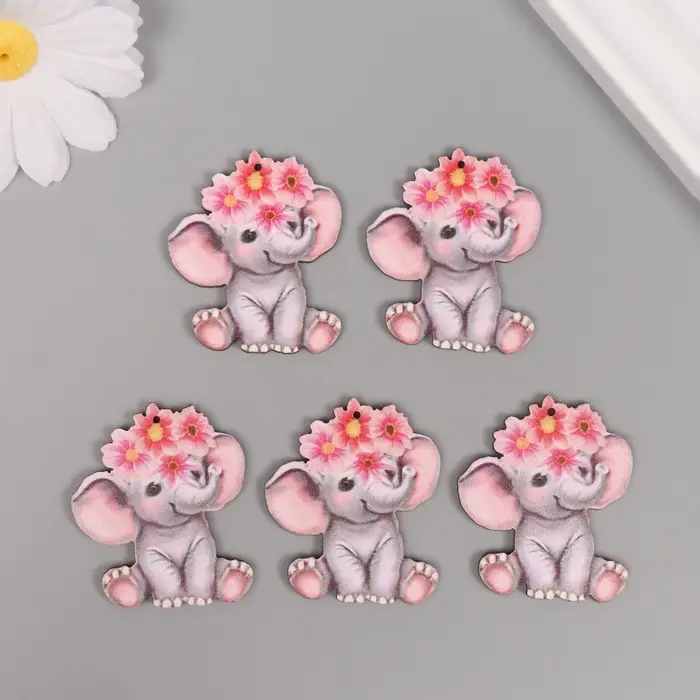 Декор для творчества дерево Декор для творчества дерево "Слонёнок с цветным венком" 4,1х3,5х0,3 см