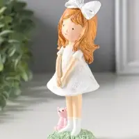 Сувенир полистоун "Малышка в платье в горох, с бантом в волосах, с мишкой" 6,5х4,5х16,8 см   1092990