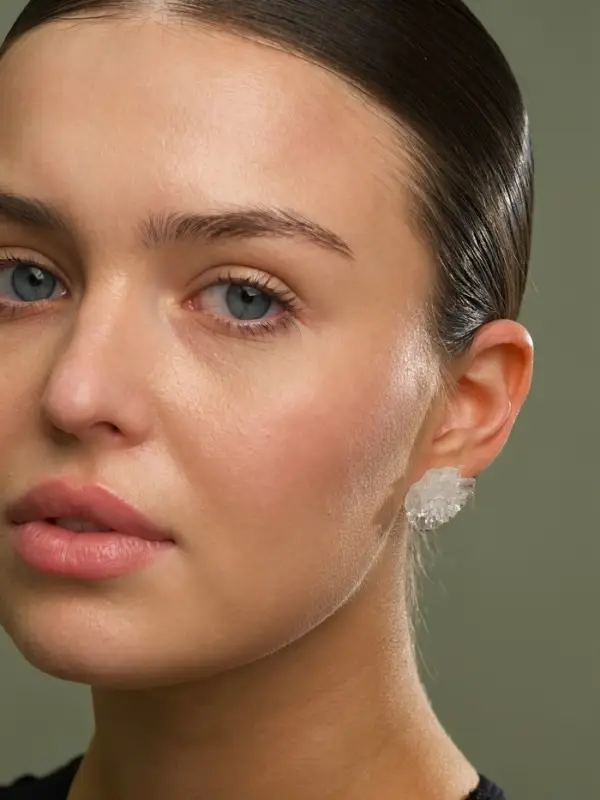 Серьги с блёстками &laquo;Цветок ажурный воздушный&raquo;, прозрачные, белые