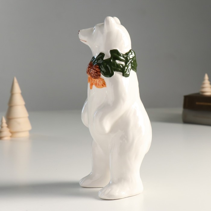 Сувенир керамика Сувенир керамика "Белый медведь с еловым венком на шее" 26,5х10,5х10 см