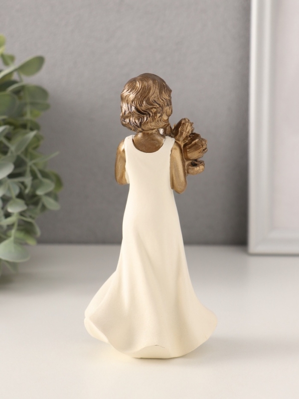 Сувенир полистоун  Сувенир полистоун "Девочка с букетом тюльпанов" 7,5х5х15 см