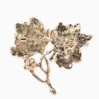 Брошь &laquo;Листья кленовые&raquo;, цветная в золоте
