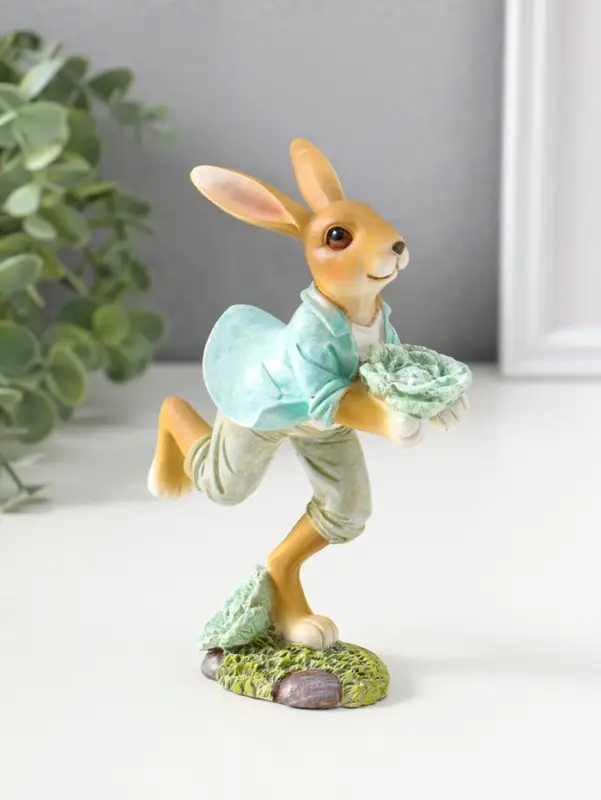 Сувенир полистоун "Зайчик в голубом пиджаке с декоративной капустой" 15 см