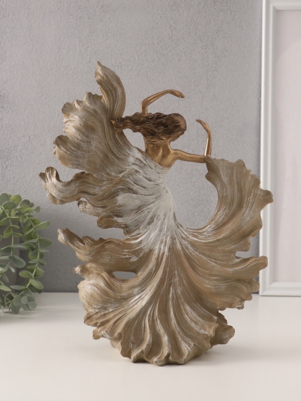 Сувенир полистоун  Сувенир полистоун "Невесомость. Девушка в летящем платье" бежевый 26х11х32,5 см