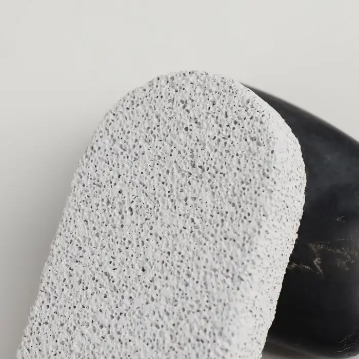 Пемза для педикюра, с подвесом, 9×4.5 см, в коробке, белая Пемза для педикюра, с подвесом, 9×4.5 см, в коробке, белая