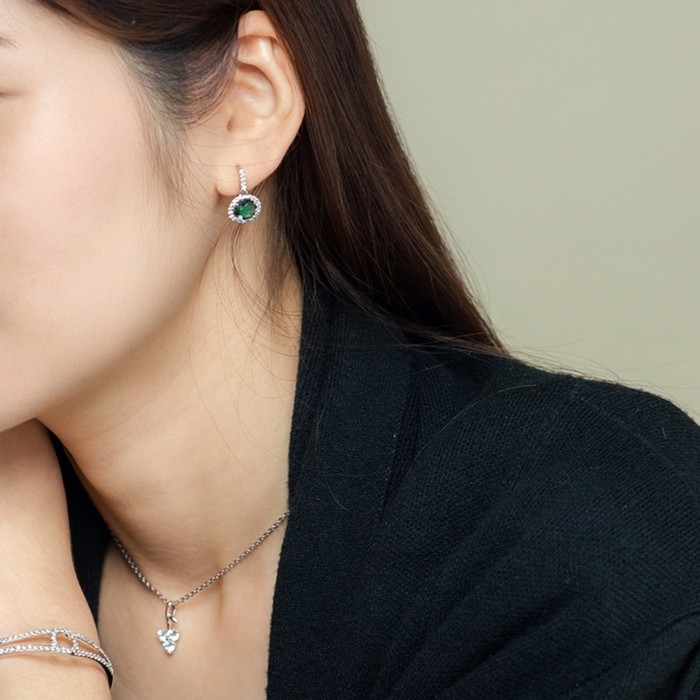 Серьги со стразами XUPING круг, цвет бело-зелёный в серебре Серьги со стразами XUPING круг, цвет бело-зелёный в серебре