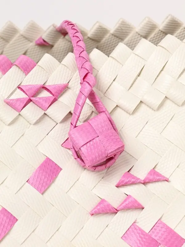 Сумка плетёная на застёжке &laquo;Девочка с букетом&raquo;, 40&times;10&times;55 см, пластик, бело-розовая