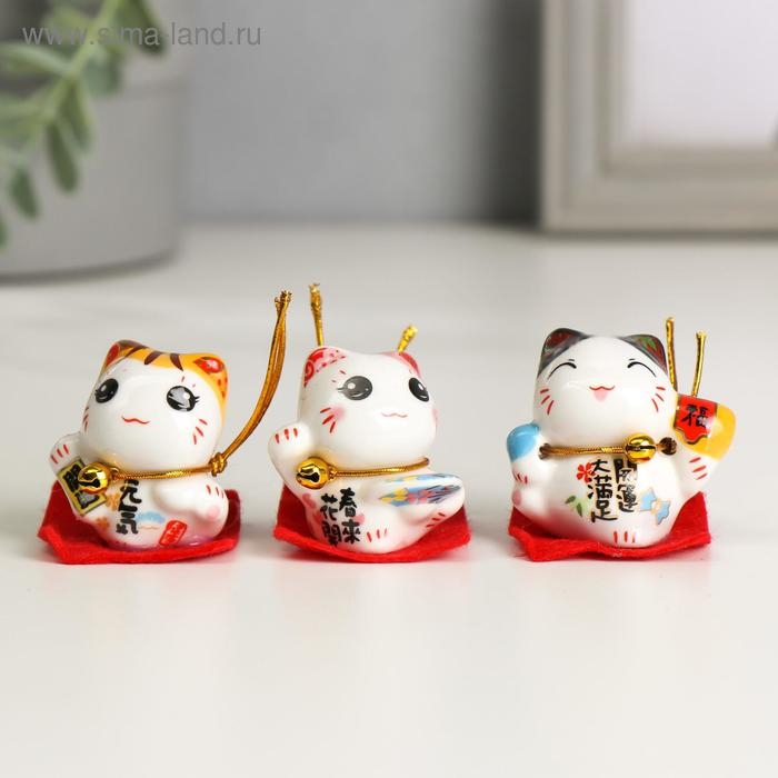 Сувенир керамика Сувенир керамика "Манэки-нэко малыш на коврике" МИКС 4х4,4х2,5 см