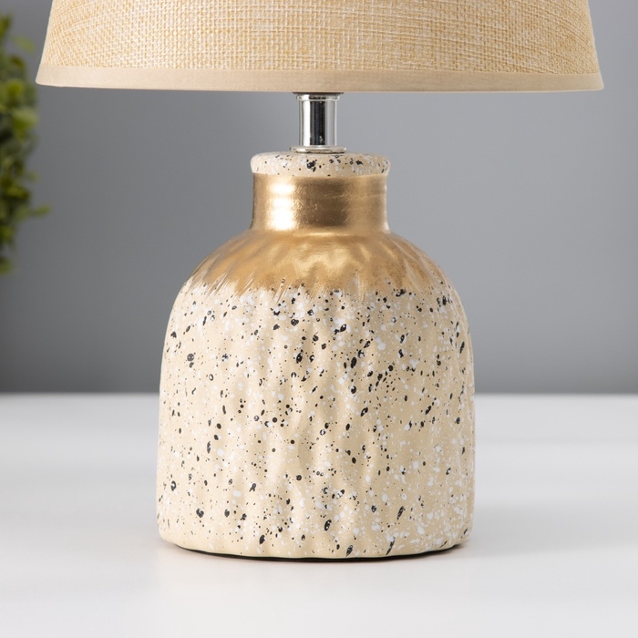 Настольная лампа с абажуром RISALUX «Овация», 1×Е14, 40 Вт, бежевый, 22×22×31 см Настольная лампа с абажуром RISALUX «Овация», 1×Е14, 40 Вт, бежевый, 22×22×31 см