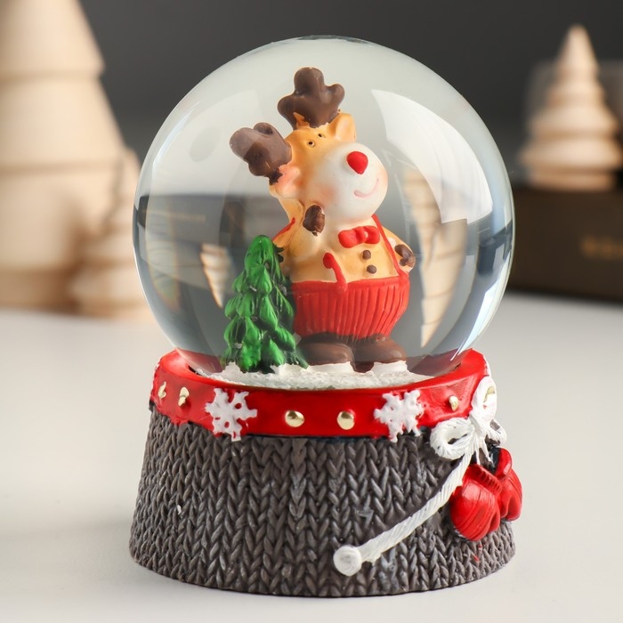 Сувенир полистоун водяной шар Сувенир полистоун водяной шар "Лосик в красном комбинезоне" 6,8х6,8х8,8 см