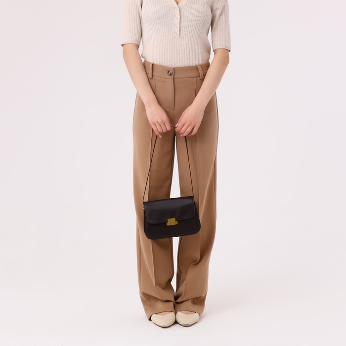 Сумка-мессенджер на клапане, цвет коричневый Сумка-мессенджер на клапане, цвет коричневый