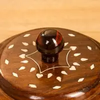 Ваза для конфет "Ассорти" 15х15х10 см, дерево шишам Ваза для конфет "Ассорти" 15х15х10 см, дерево шишам