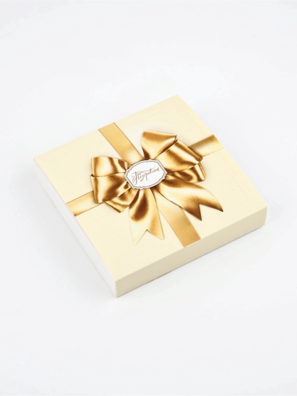 Коробка-адвент под 9 конфет, «Золотой бант», 14,5 х 14,5 х 2.5 см, кондитерская упаковка Коробка-адвент под 9 конфет, «Золотой бант», 14,5 х 14,5 х 2.5 см, кондитерская упаковка