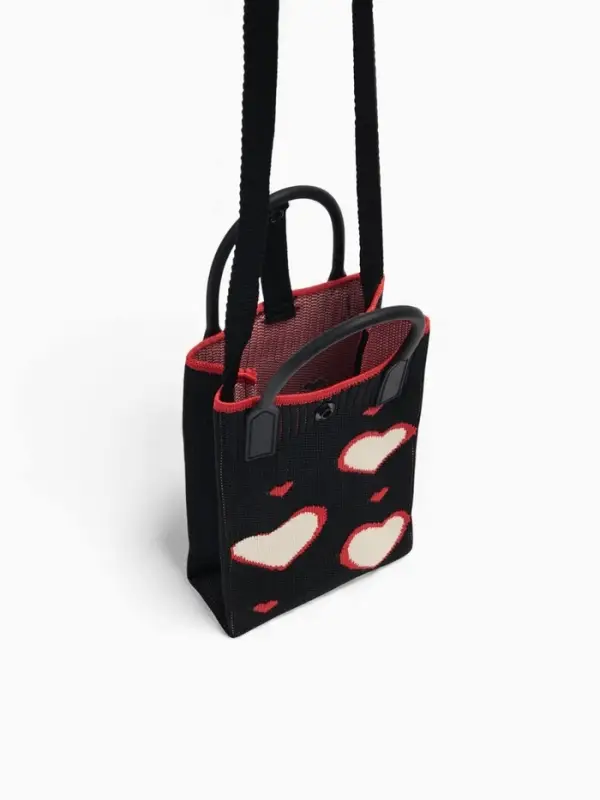 Сумка подр Сердца, 12*4*17, отд на кнопке, дл ремень, черный Сумка подр Сердца, 12*4*17, отд на кнопке, дл ремень, черный