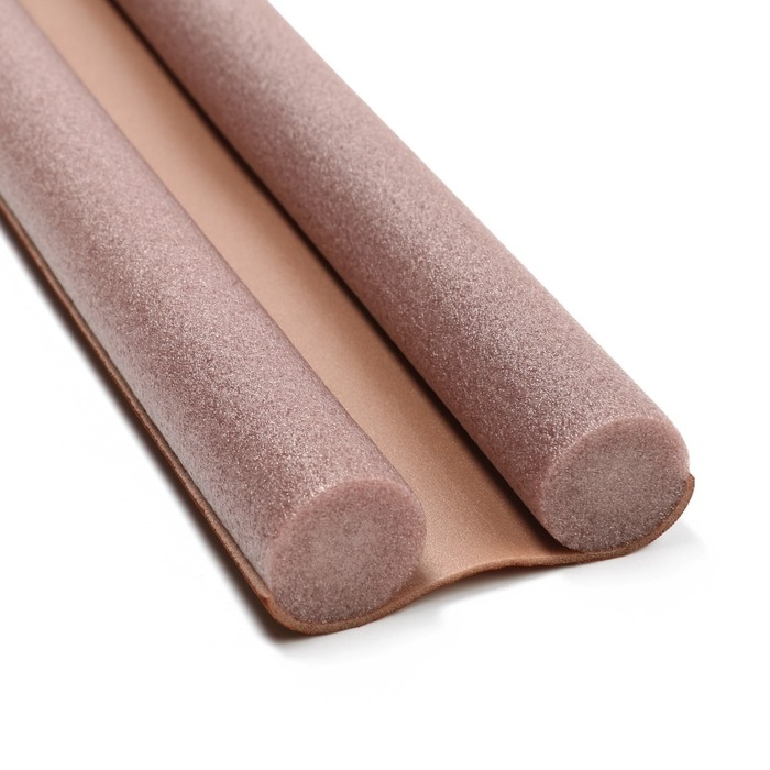 Защита от сквозняка и пыли ТУНДРА, 95х10 см, цвет коричневый Защита от сквозняка и пыли ТУНДРА, 95х10 см, цвет коричневый